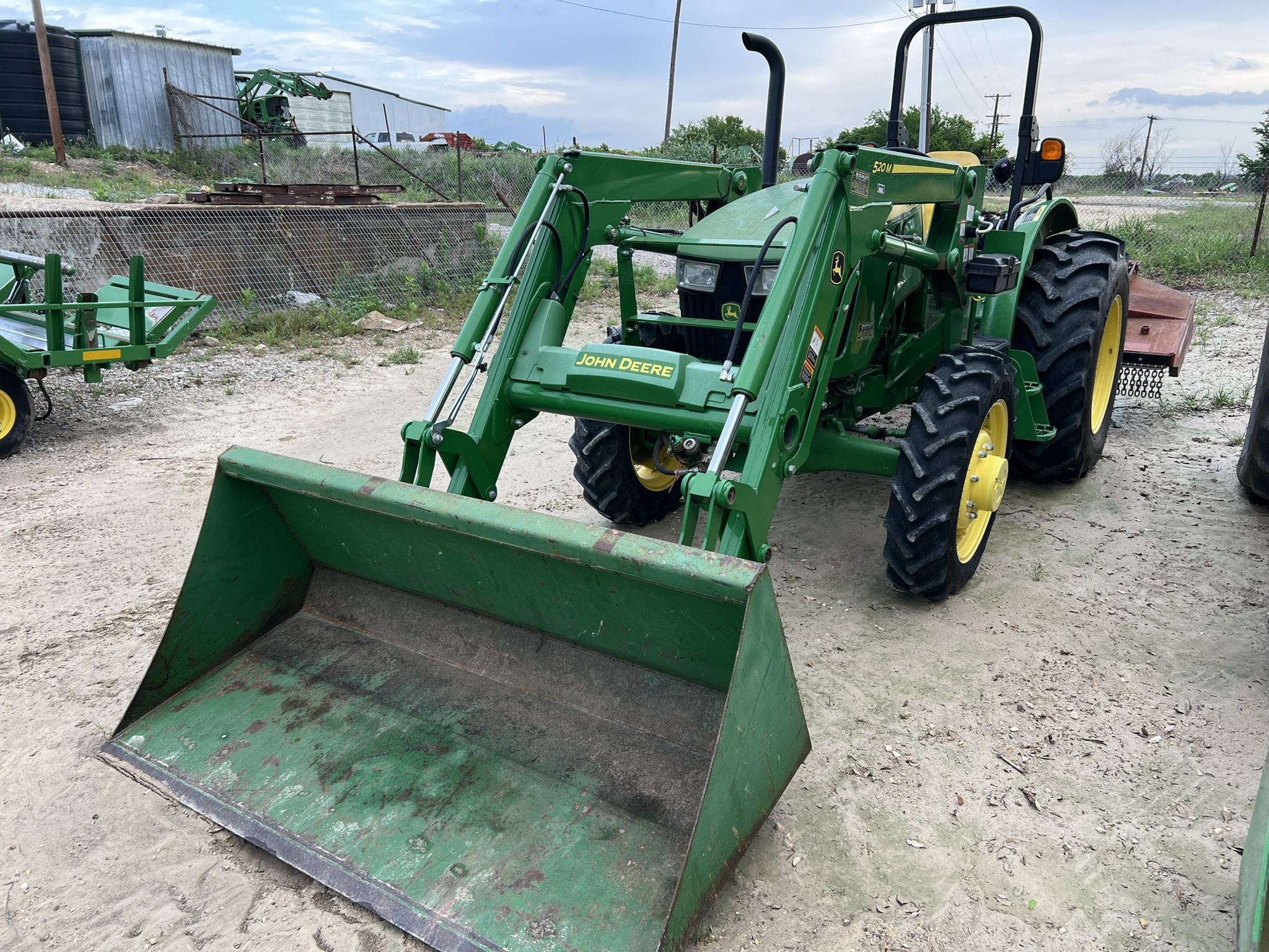 2019 John Deere 5075E Image 1