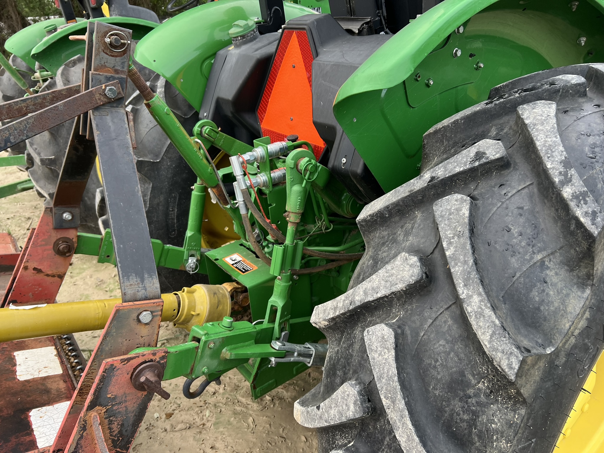 2019 John Deere 5075E Image 5