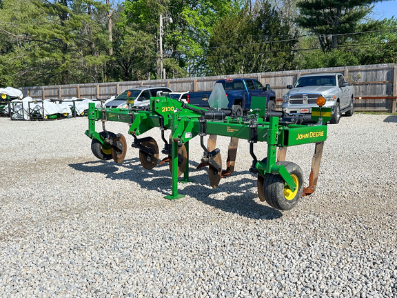 2014 John-Deere 2100