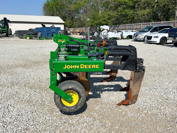 2014 John-Deere 2100
