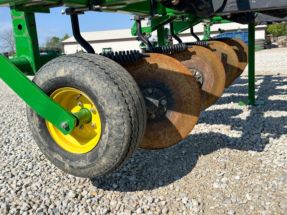2014 John-Deere 2100