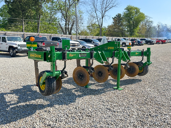 2014 John-Deere 2100