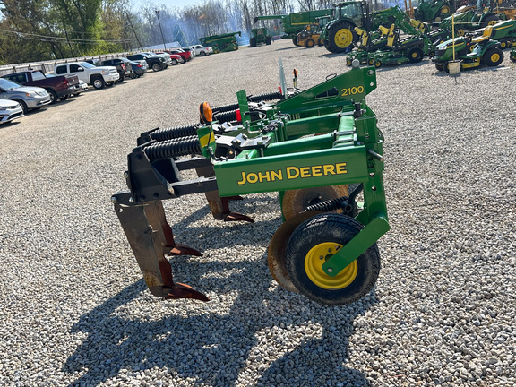 2014 John-Deere 2100