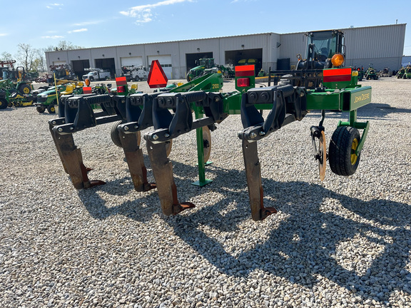 2014 John-Deere 2100