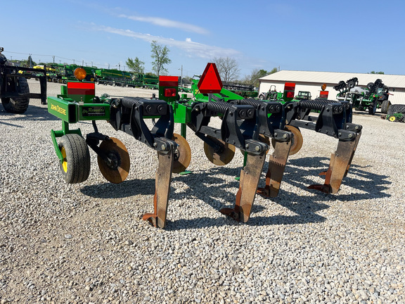 2014 John-Deere 2100