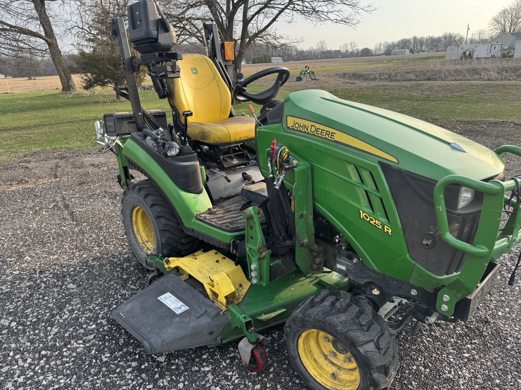 2020 John Deere 1025R Image 3