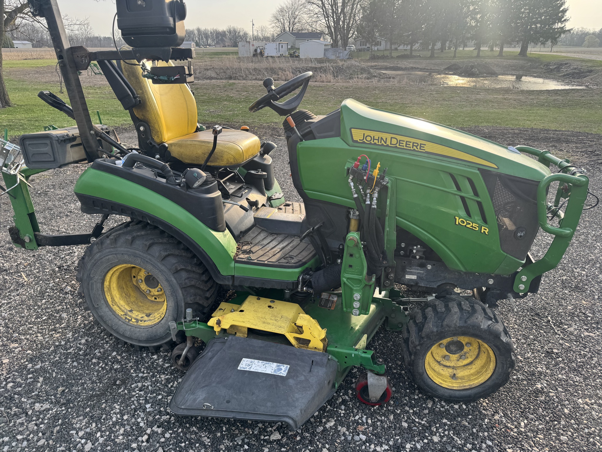 2020 John Deere 1025R Image 21