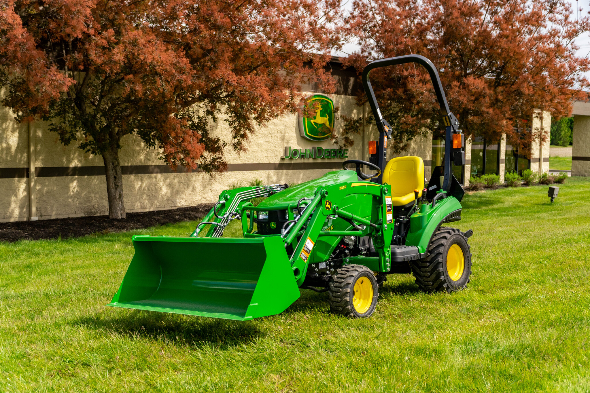 New In-Stock 2026 John Deere 1023E Compact Utility Tractors at Koenig Equipment in Amelia, OH - PhotoXL3