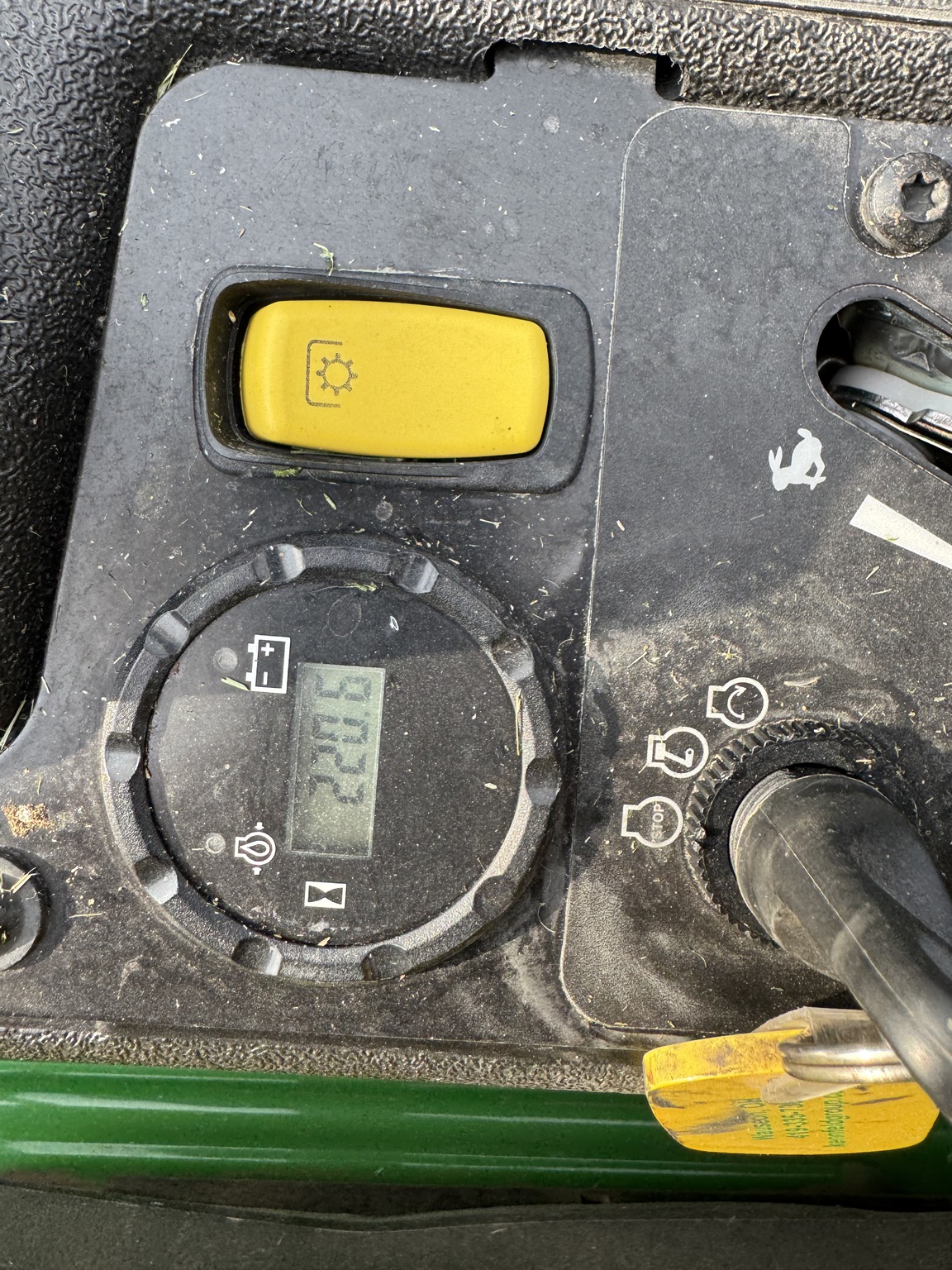 2023 John Deere Z740R Image 9