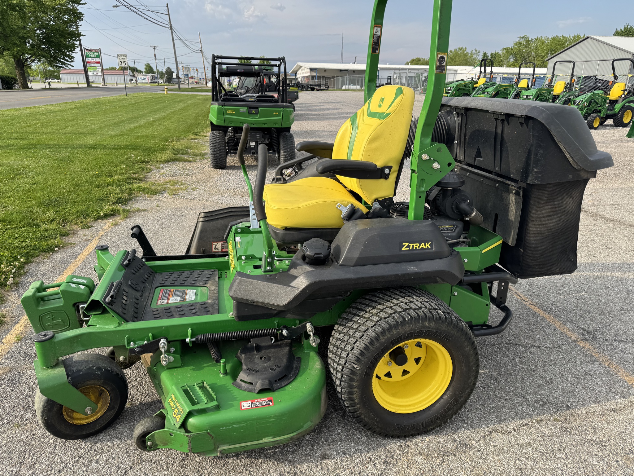 2023 John Deere Z740R Image 2