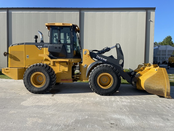 2022 John Deere 624 P
