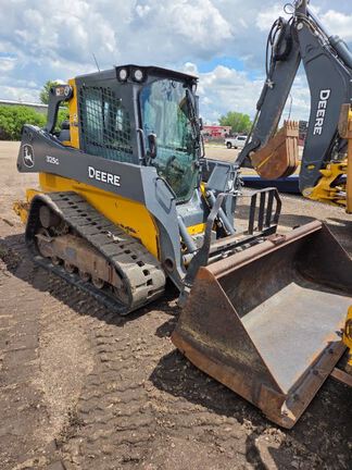 Photo of a 2023 John Deere 325G