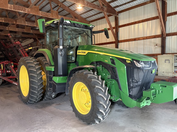  John Deere 8R 230