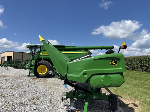 Used 2026 John Deere CR 8 Corn and Row Crop headers at Koenig Equipment in Urbana, OH - Photo5