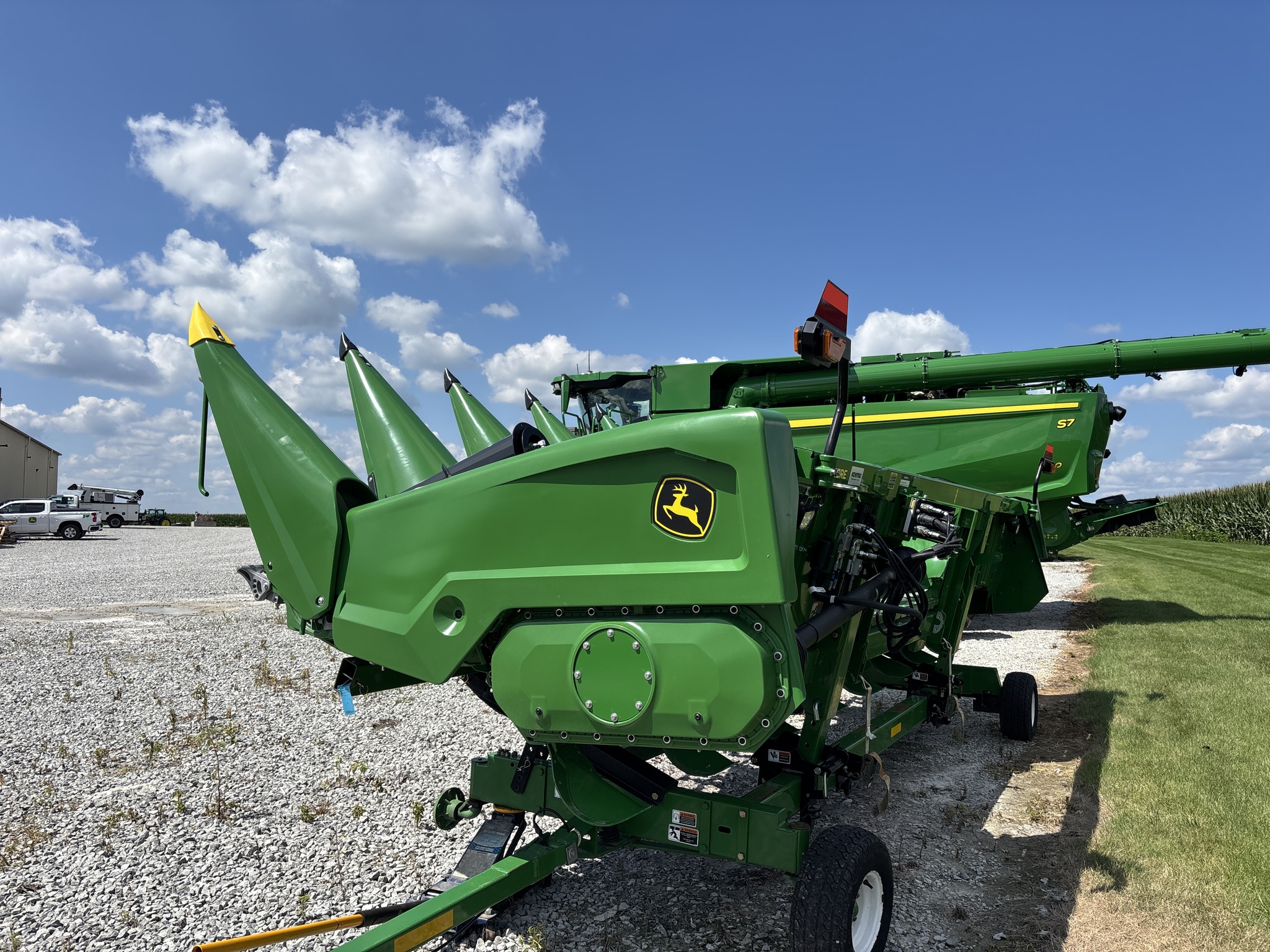 Used 2026 John Deere CR 8 Corn and Row Crop headers at Koenig Equipment in Urbana, OH - PhotoXL3
