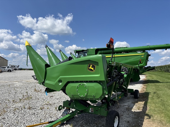 Used 2026 John Deere CR 8 Corn and Row Crop headers at Koenig Equipment in Urbana, OH - Photo3