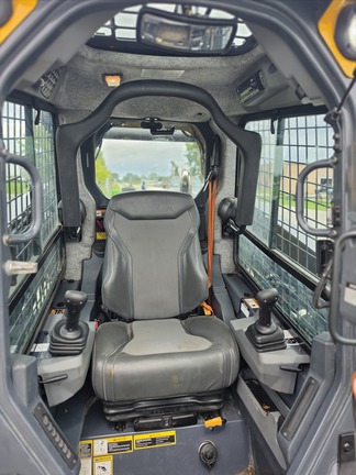 2024 John-Deere 335 P