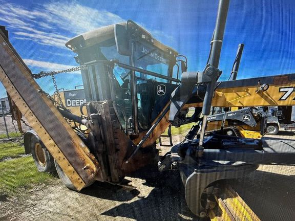 2010 John Deere 772GP