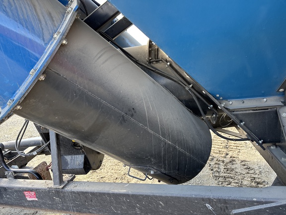 Used 2013 Kinze 1300 Grain Carts at Koenig Equipment in Anna, OH - Photo3
