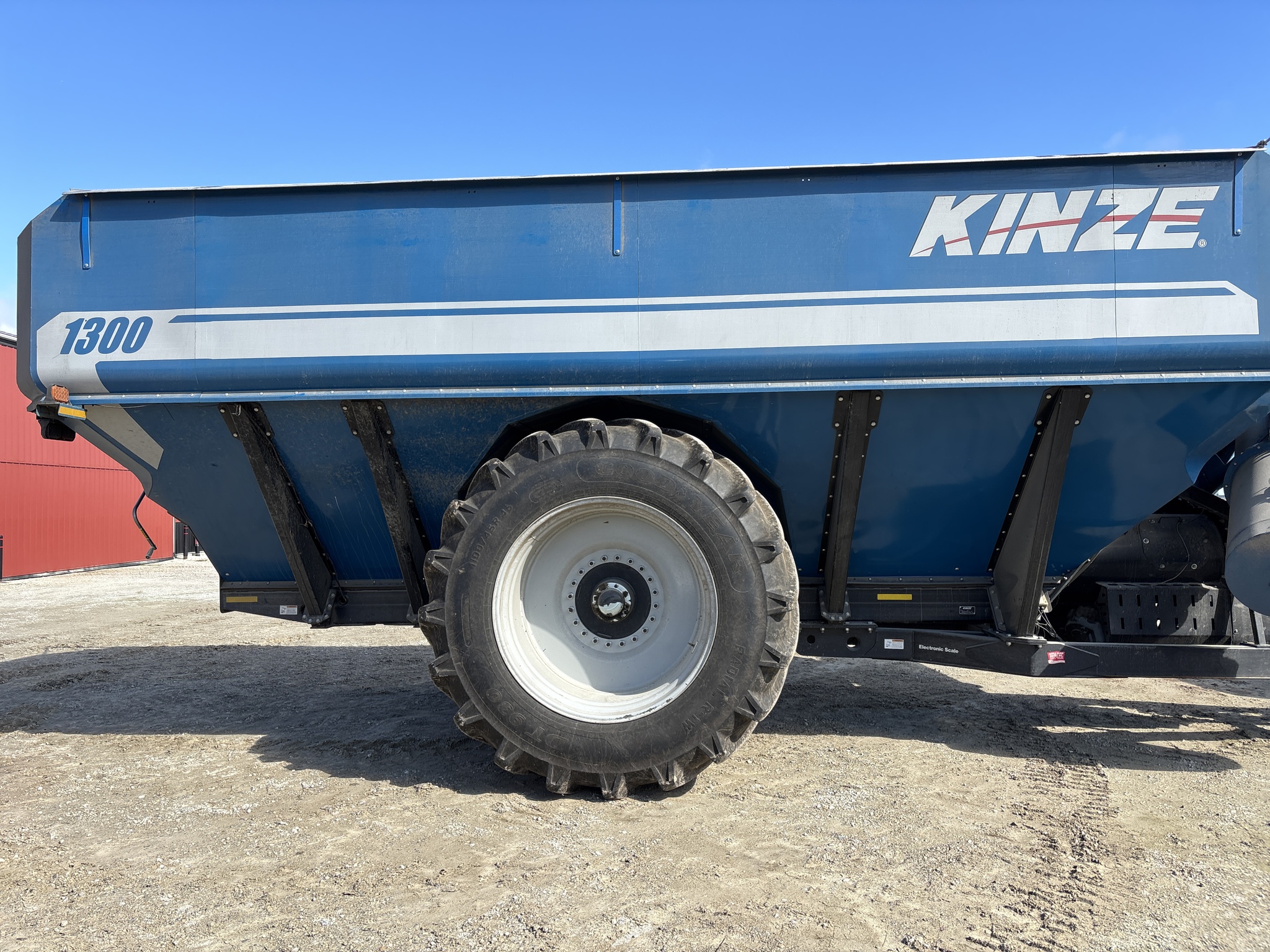 Used 2013 Kinze 1300 Grain Carts at Koenig Equipment in Anna, OH - PhotoXL16