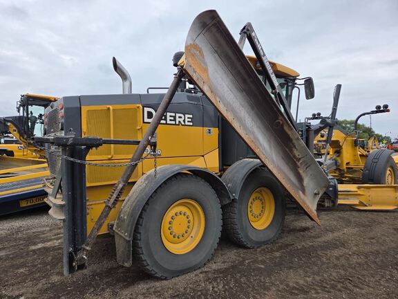 2015 John Deere 772G