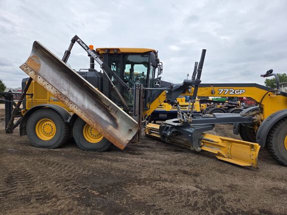 2015 John Deere 772G
