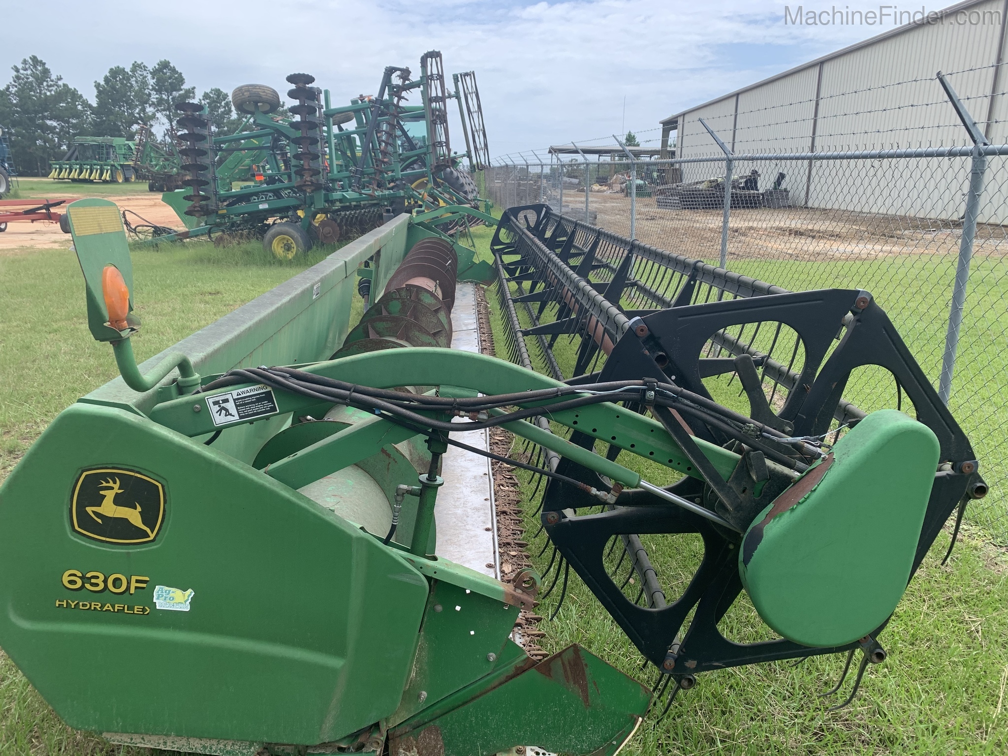 2004 John Deere 630F Image 2