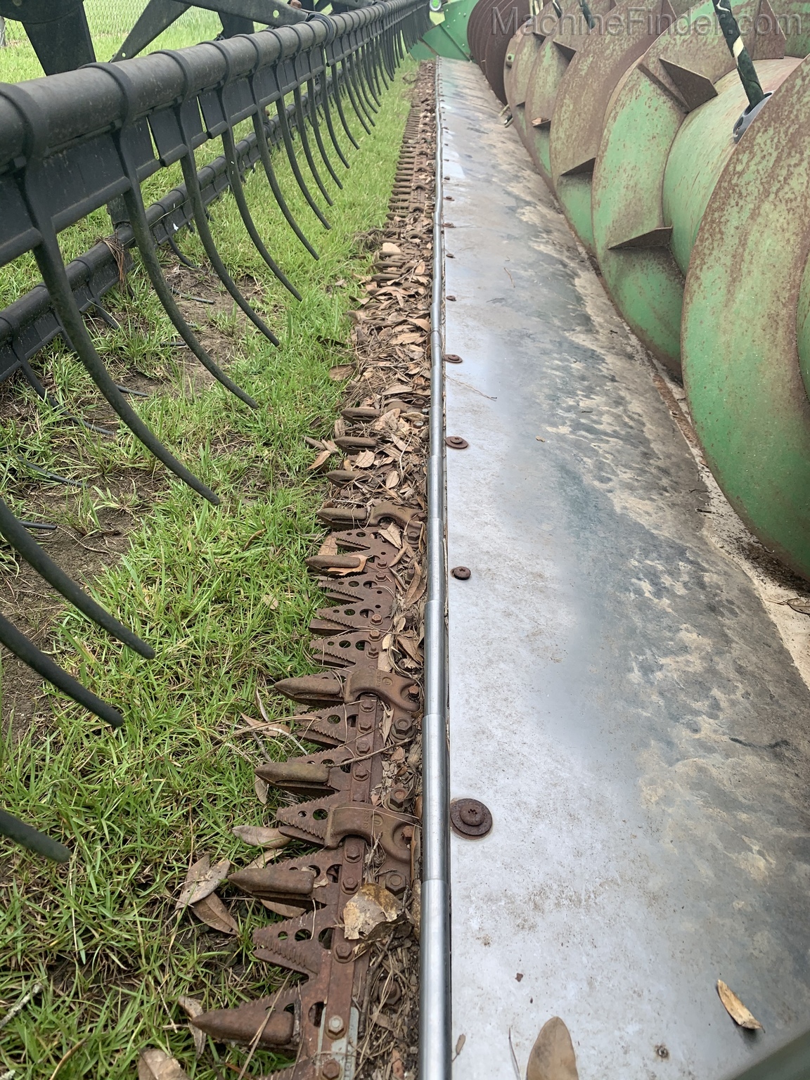 2004 John Deere 630F Image 13