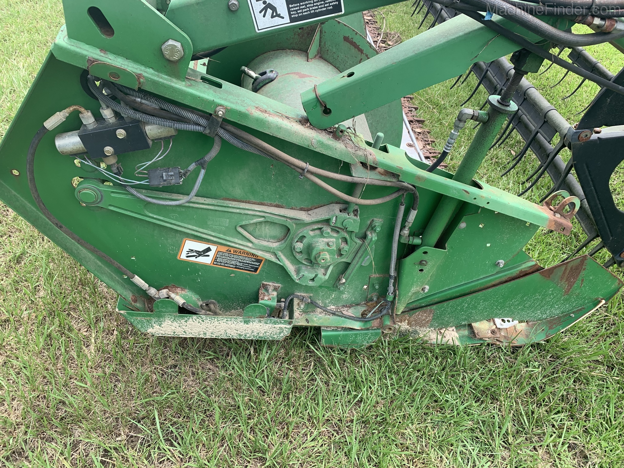 2004 John Deere 630F Image 11