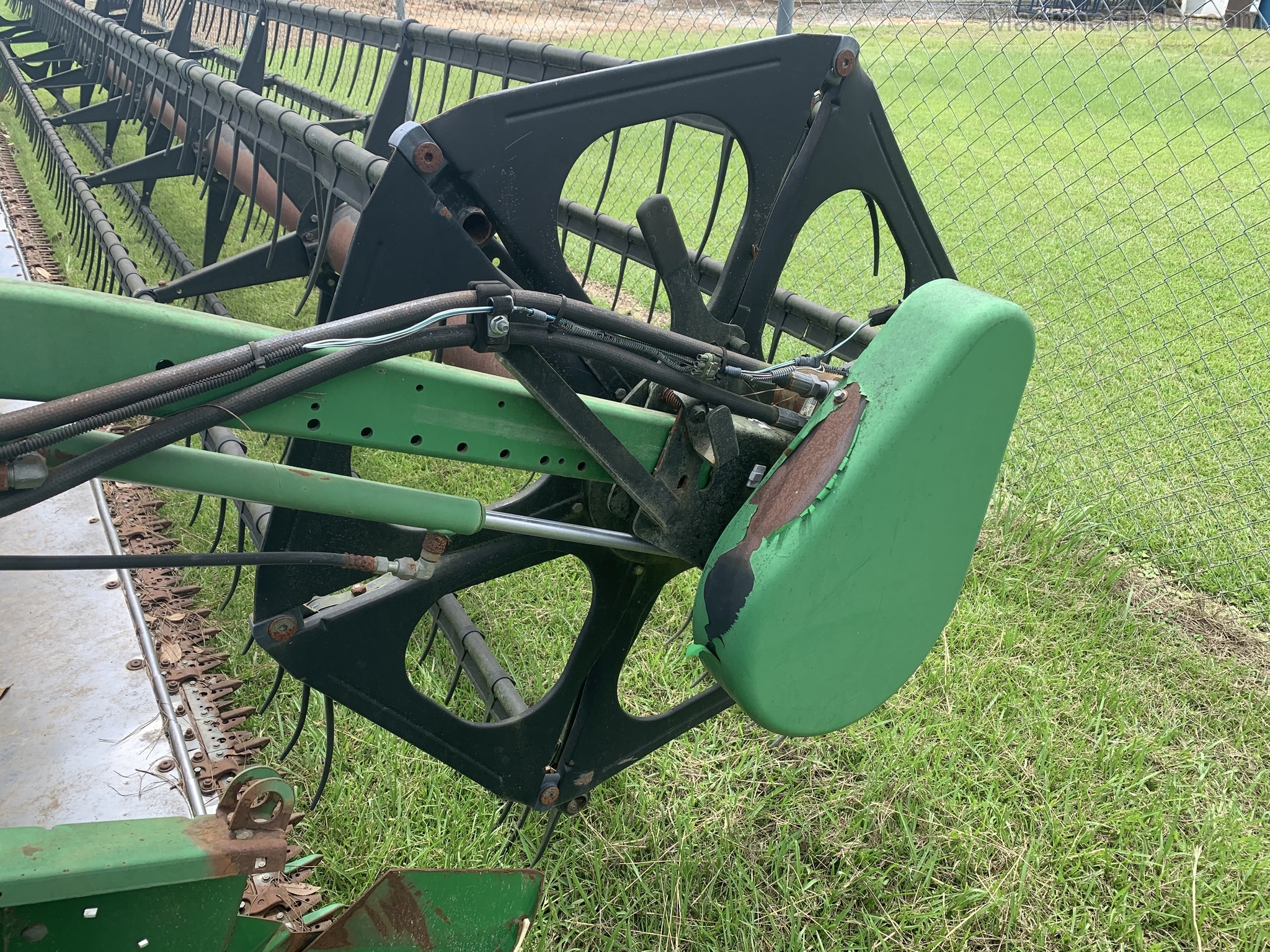 2004 John Deere 630F Image 12