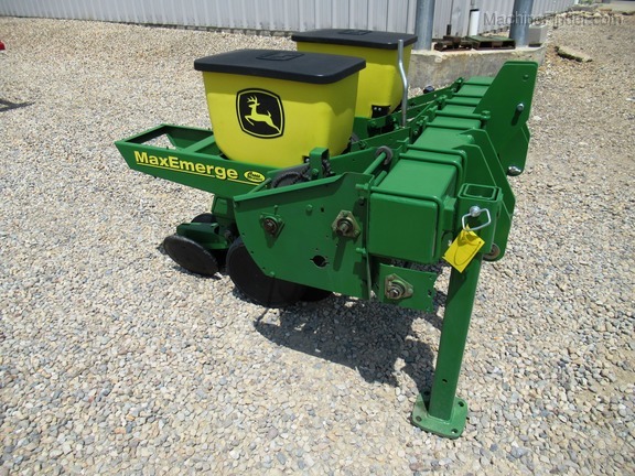 John Deere 7000