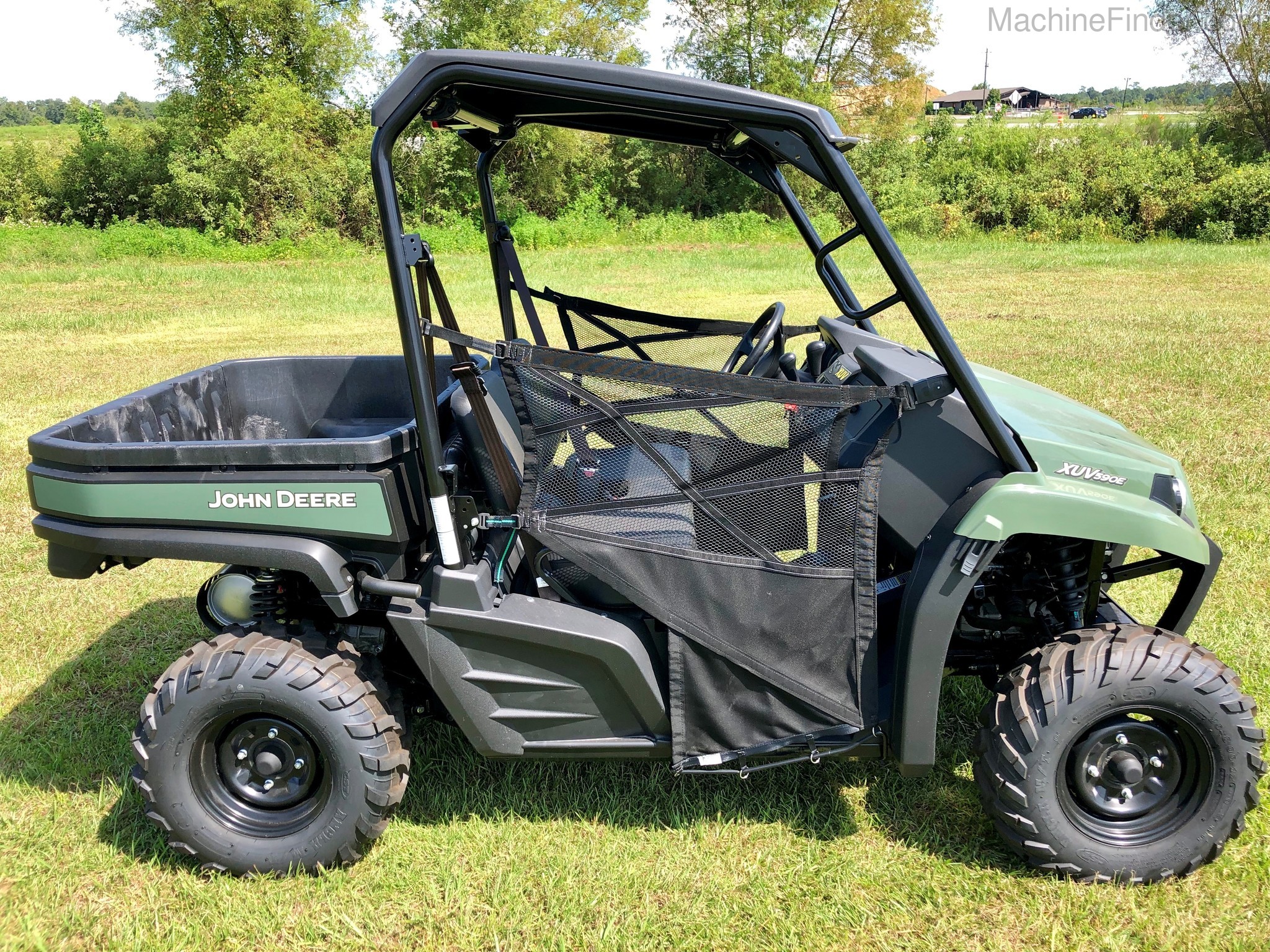 2020 John Deere XUV590E Image 4