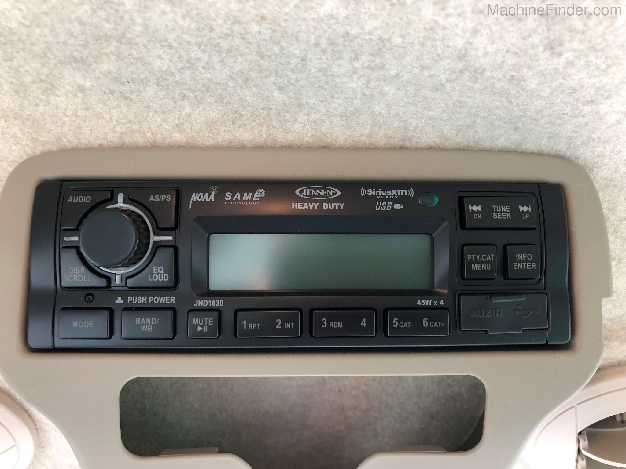 2020 John Deere 4044R Cab Image 8