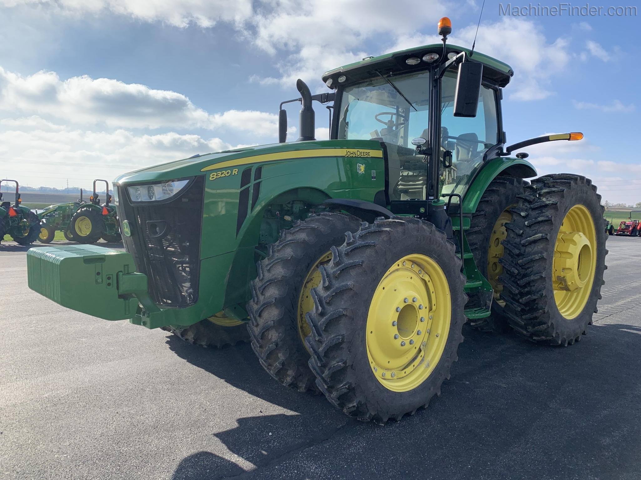 2018 John Deere 8320R Image 2