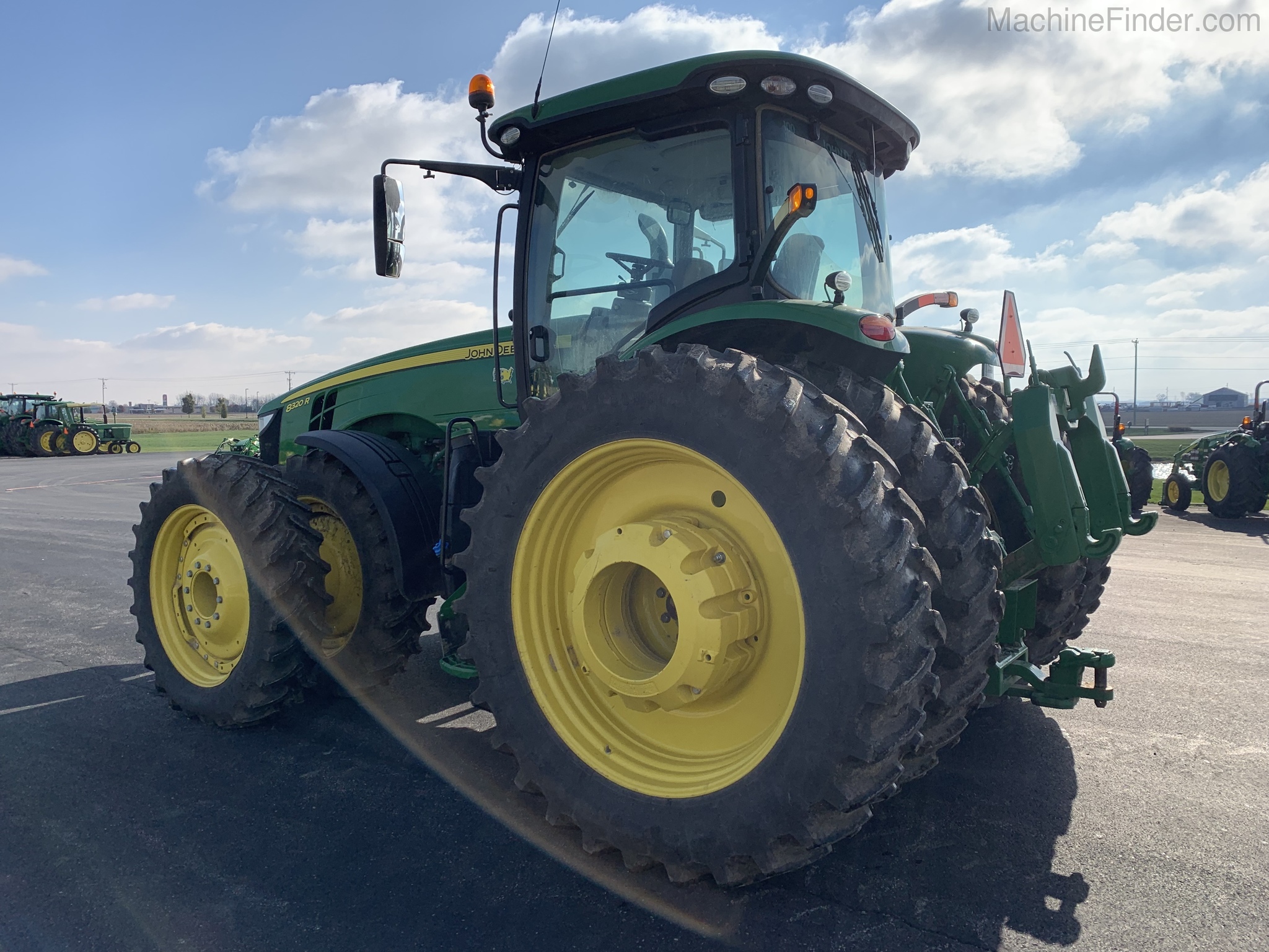 2018 John Deere 8320R Image 4