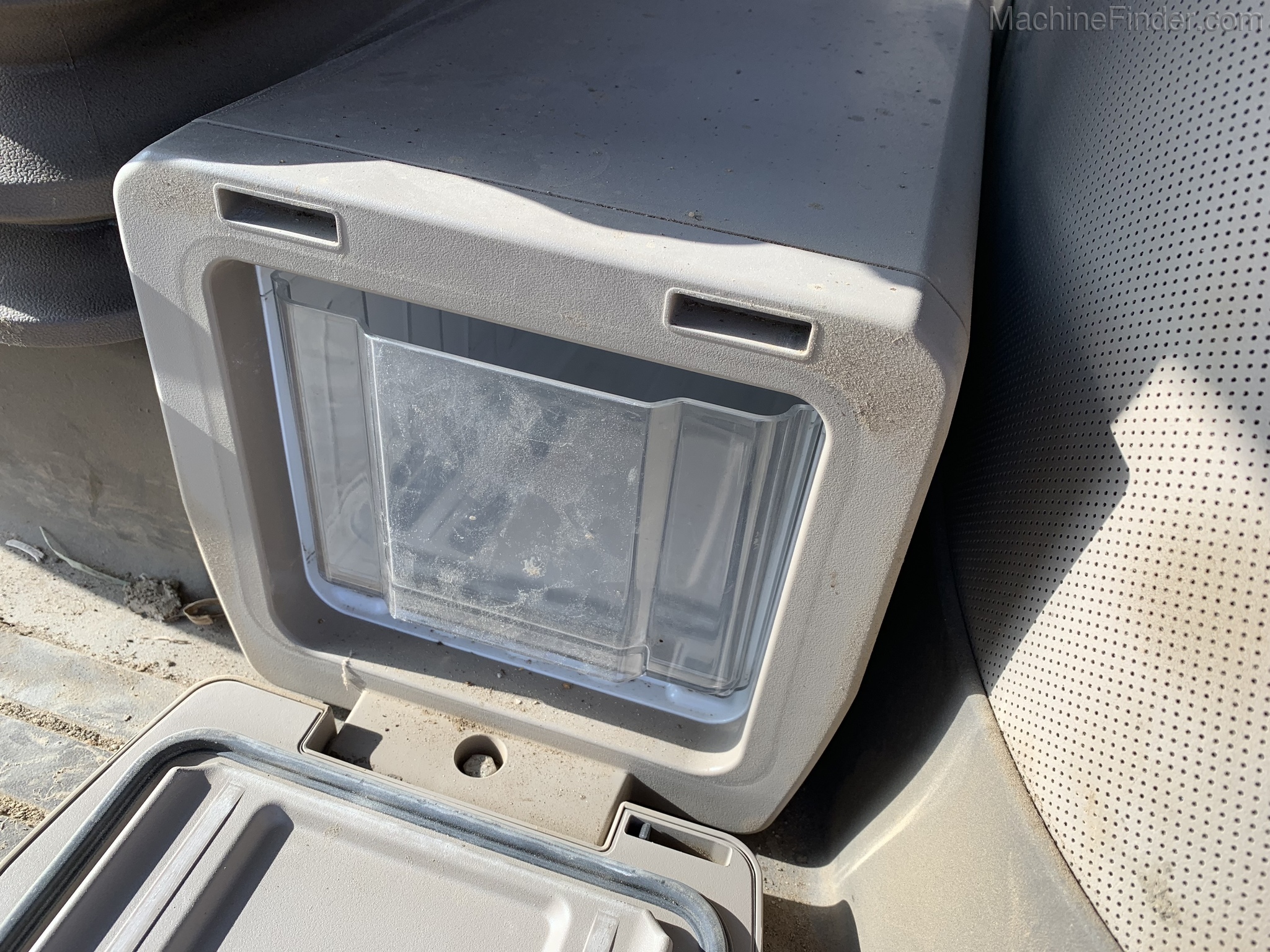 2018 John Deere 8320R Image 13