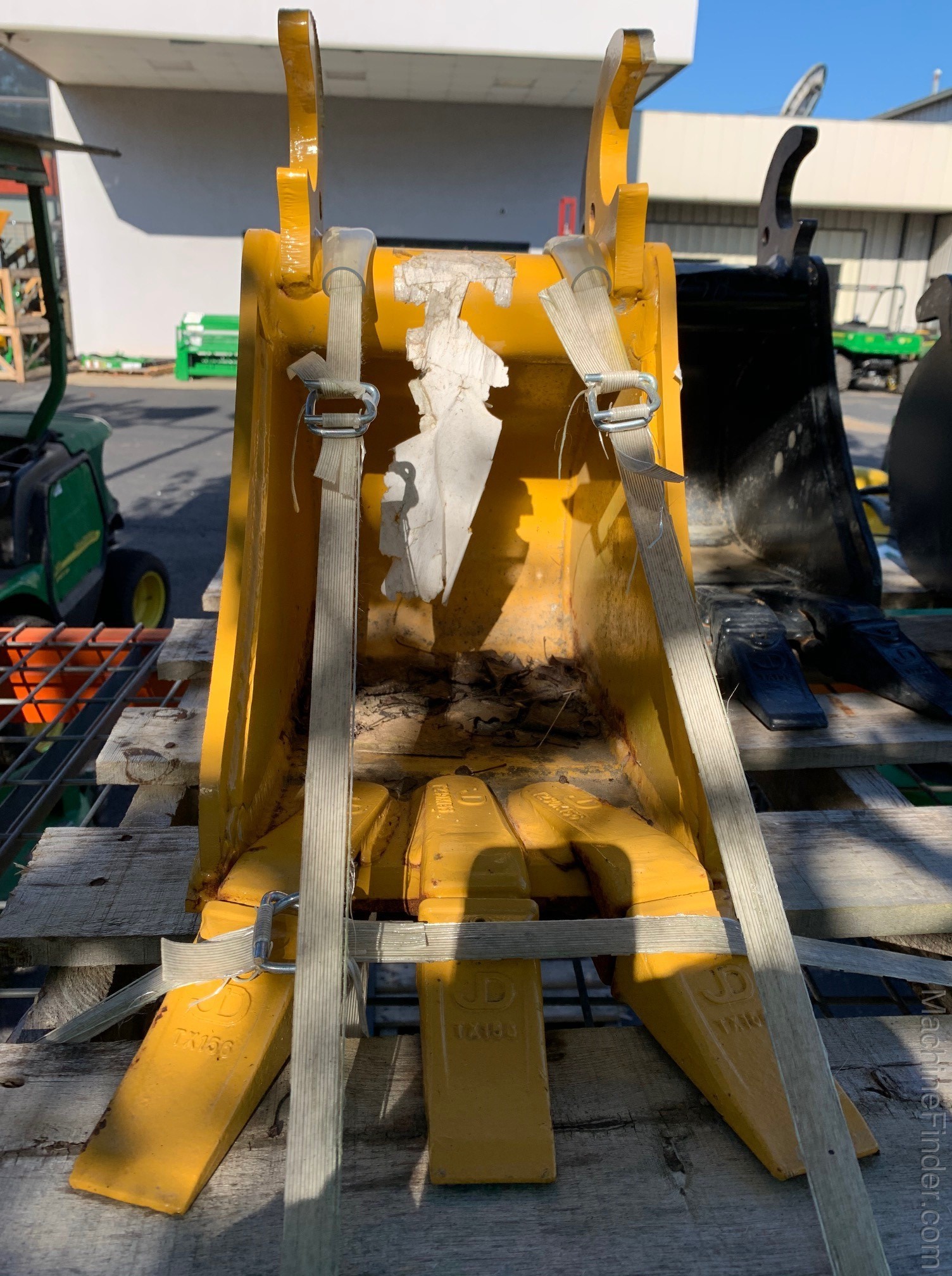 2000 John Deere BUCKET Image 1