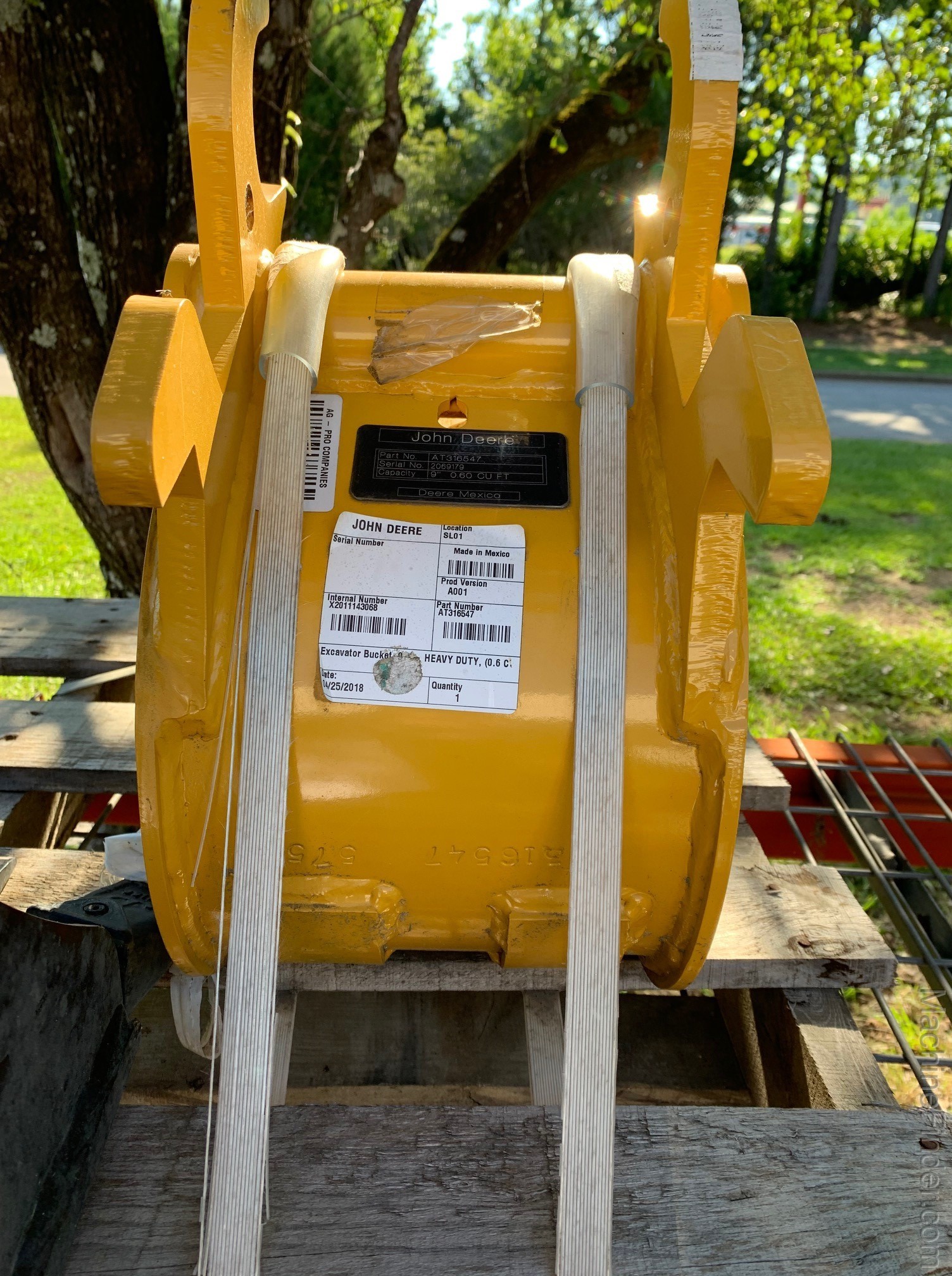 2000 John Deere BUCKET Image 2