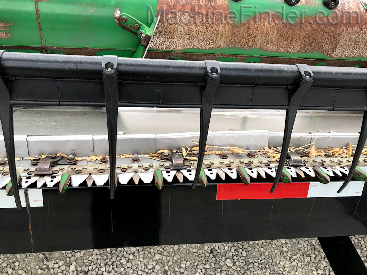 2011 John Deere 630F Image 4