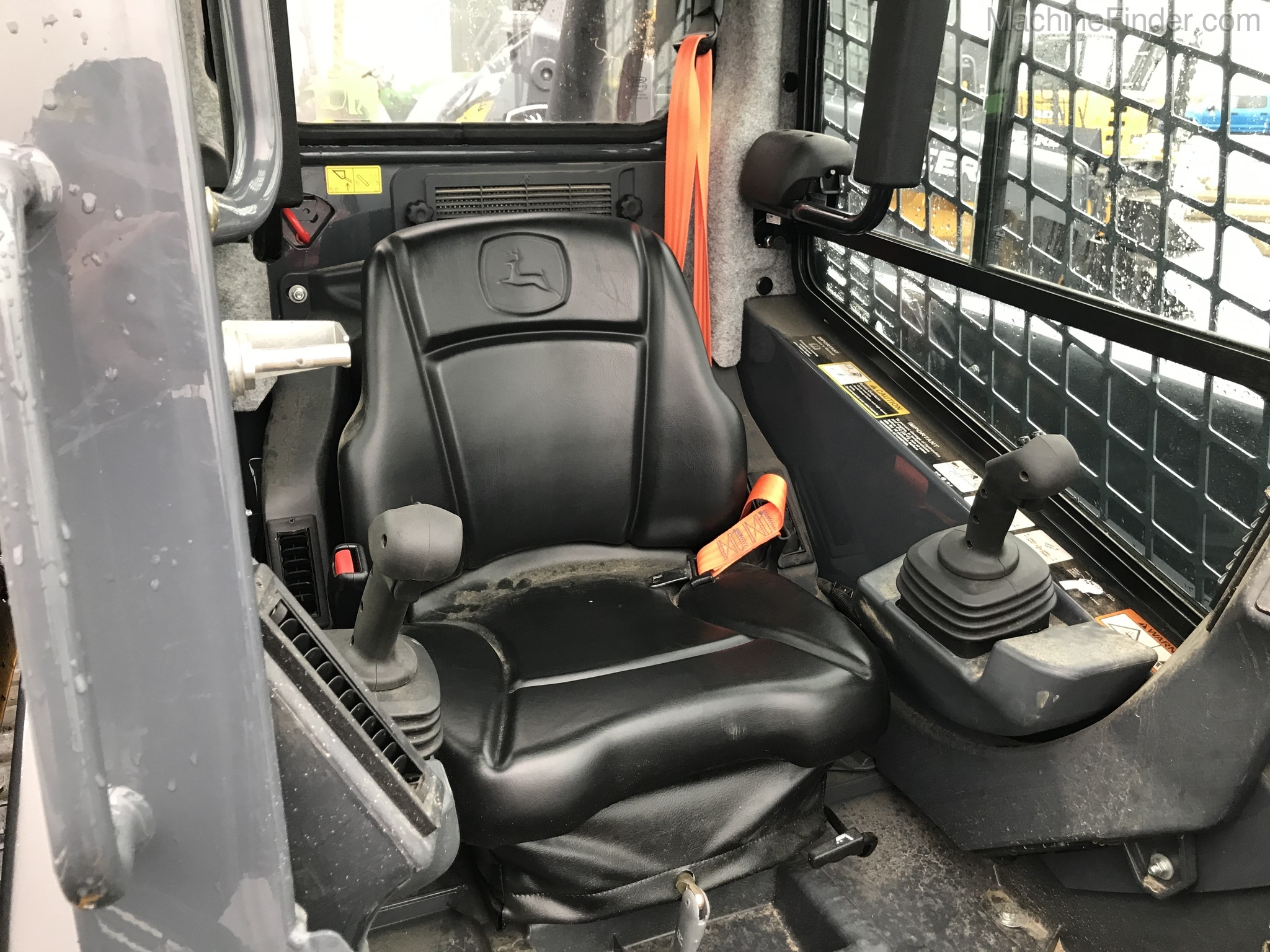 2018 John Deere 320E Image 6