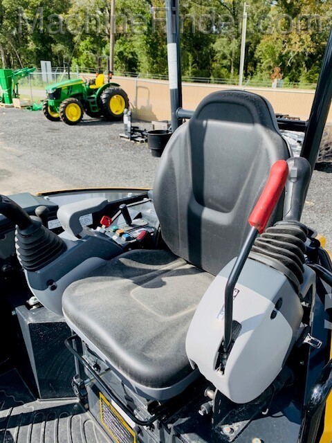 2020 John Deere 26G Image 5