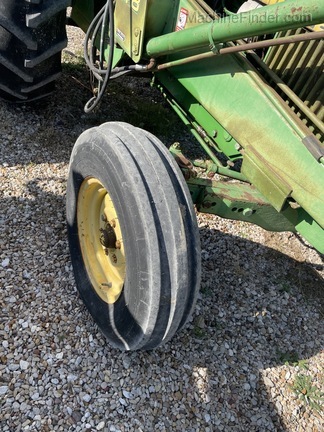 1982 John Deere 2440 Image 4