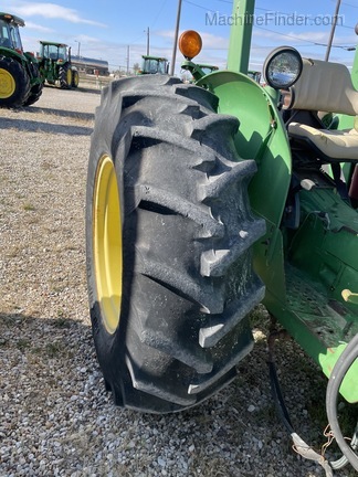 1982 John Deere 2440 Image 5