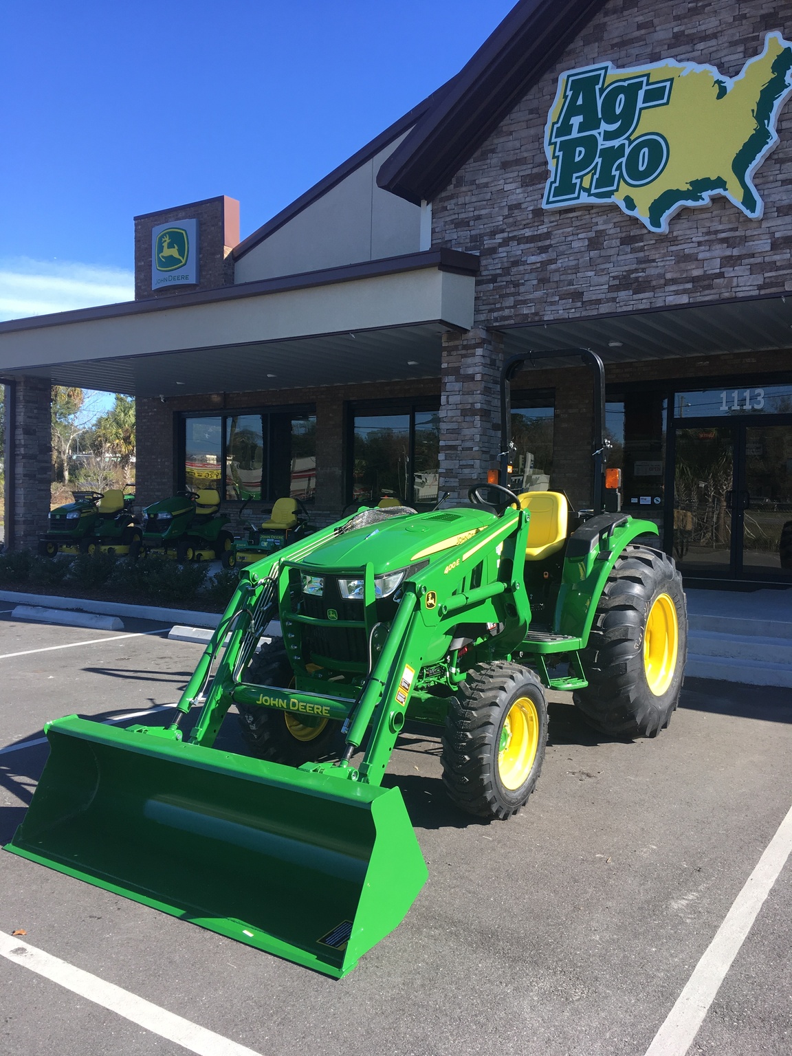 2023 John Deere 4052M Image 2