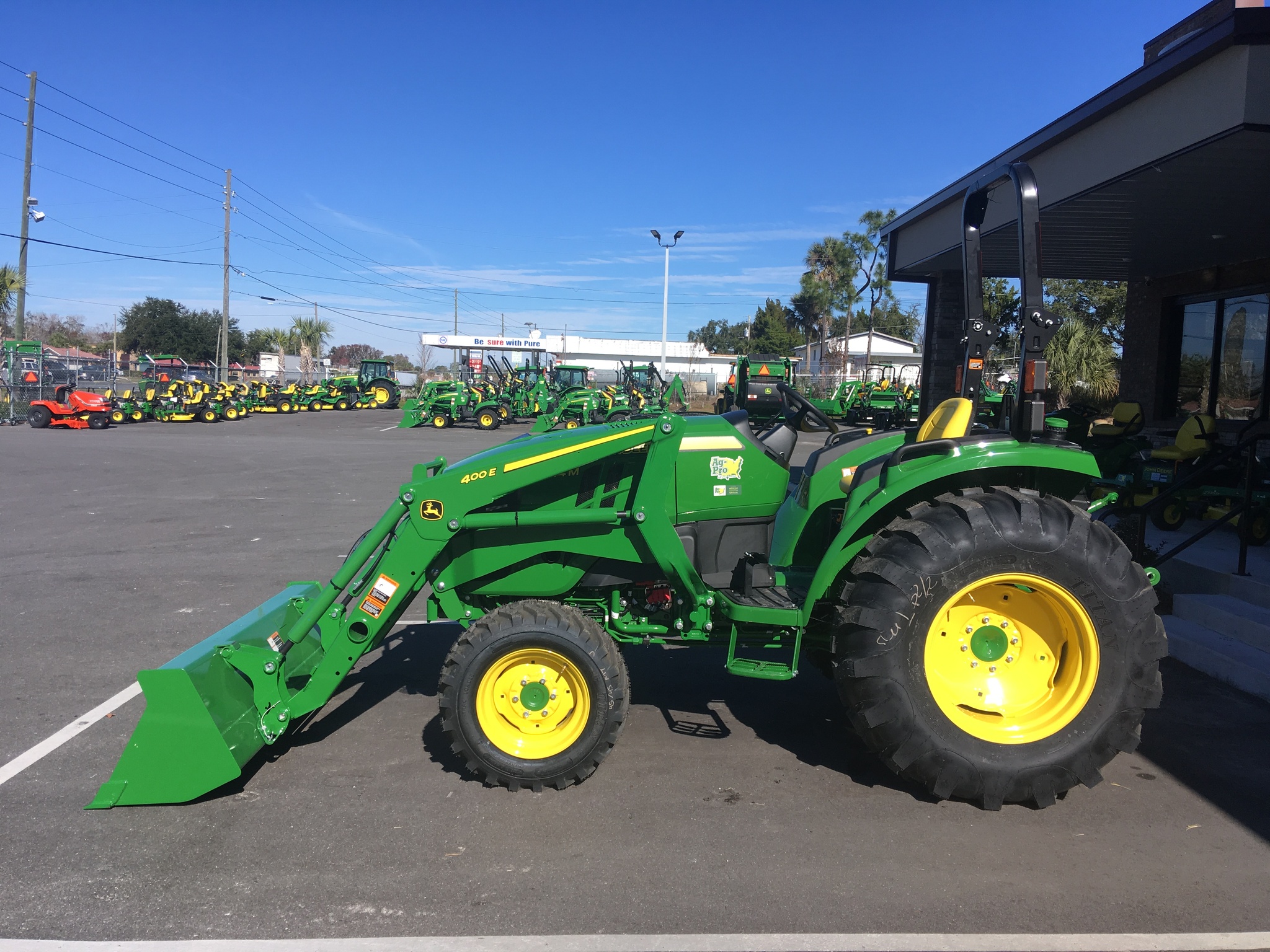 2023 John Deere 4052M Image 3