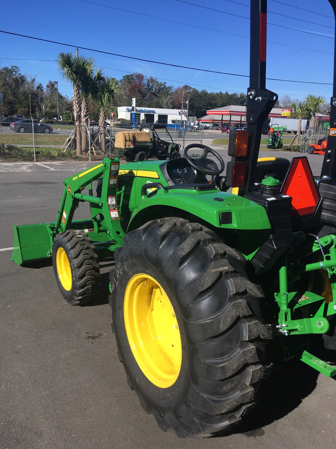 2023 John Deere 4052M Image 4
