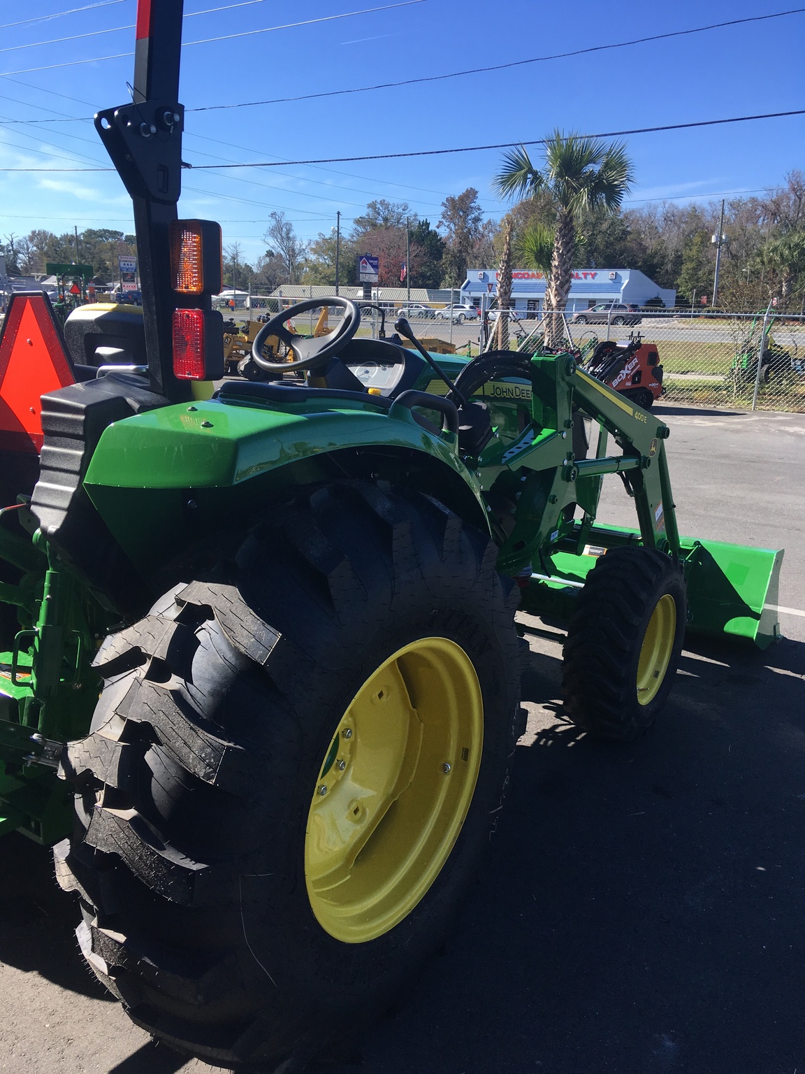 2023 John Deere 4052M Image 7
