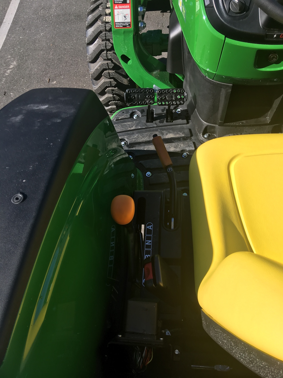 2023 John Deere 4052M Image 12