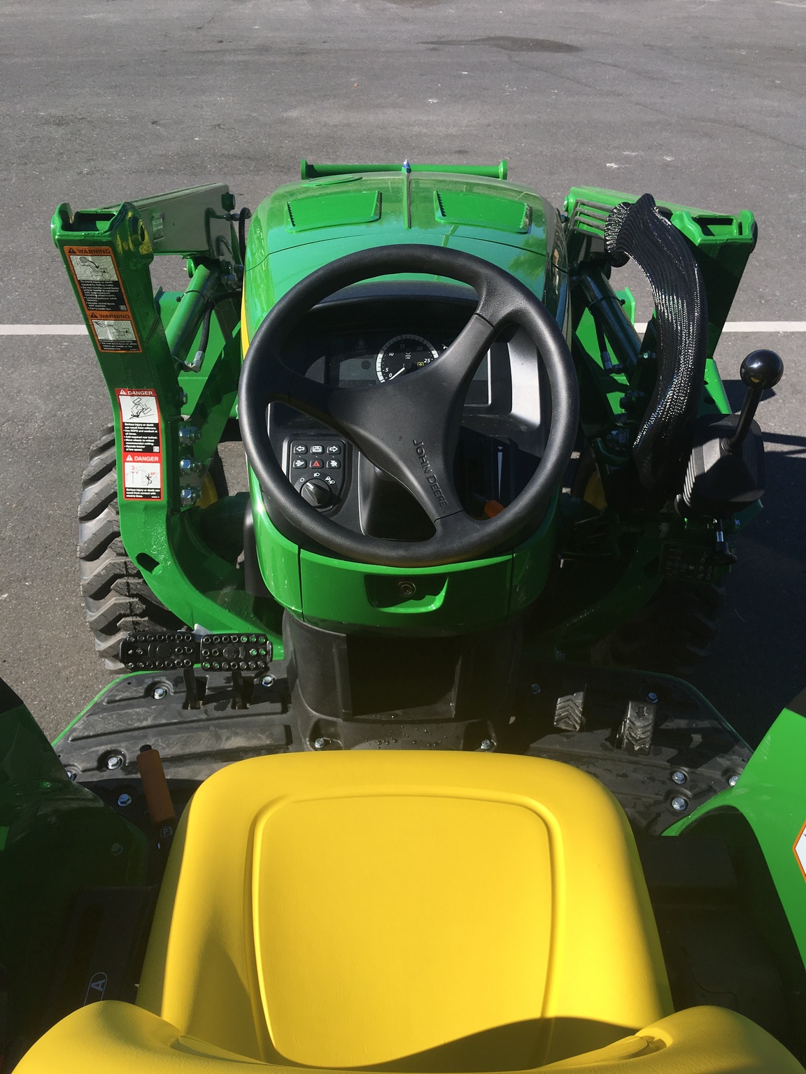 2023 John Deere 4052M Image 10