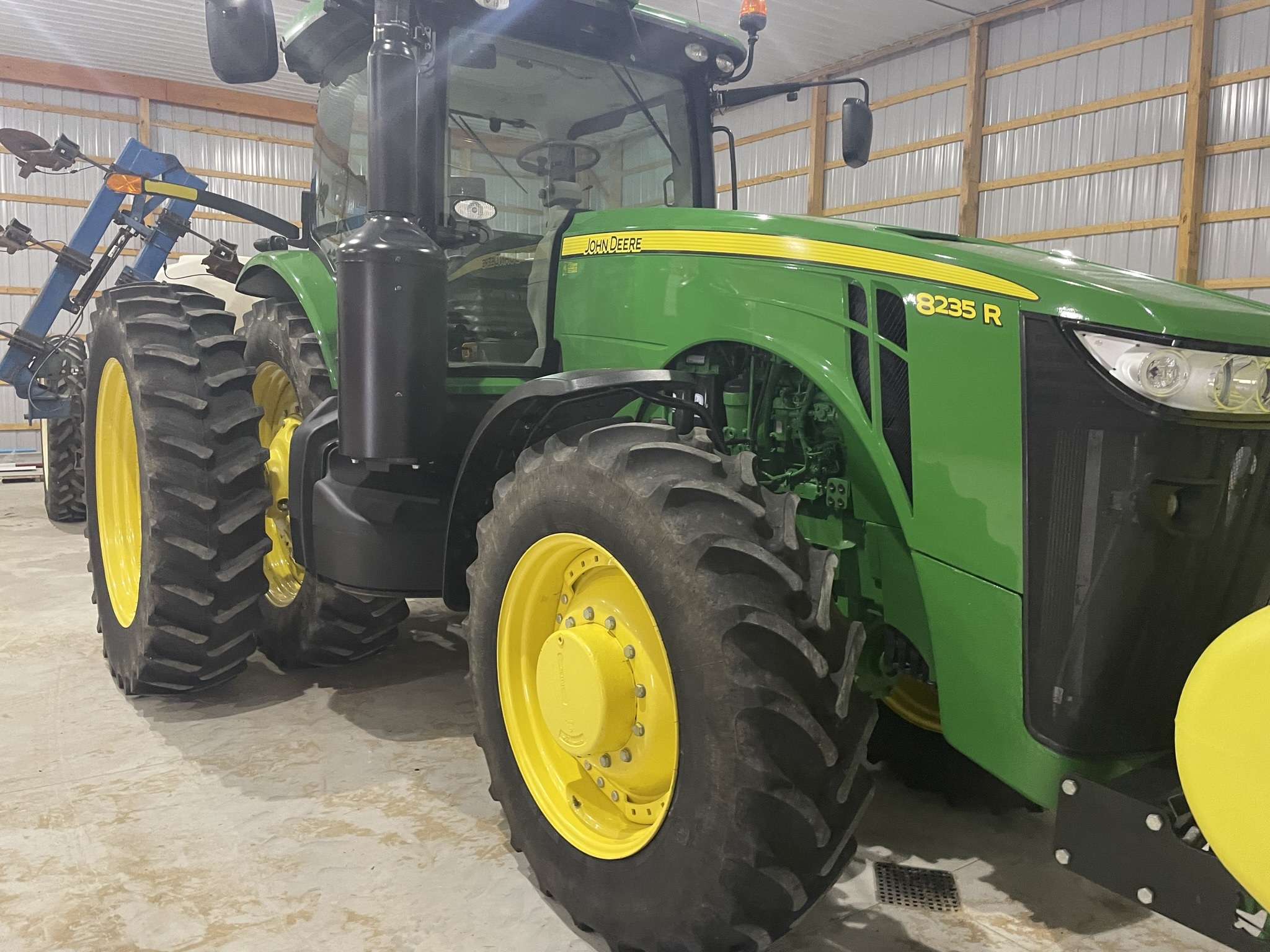 2013 John Deere 8235R Image 2